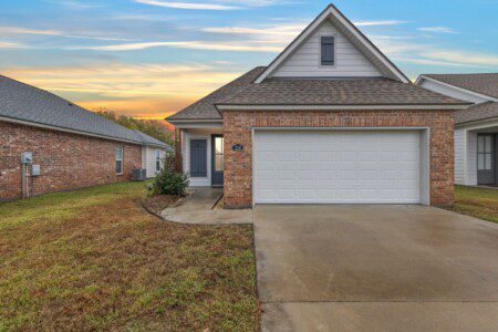 Cajun Stays - Adry Lane Home Vacation Rental in Youngsville, Louisiana | Cozy, Family-Friendly Accommodation