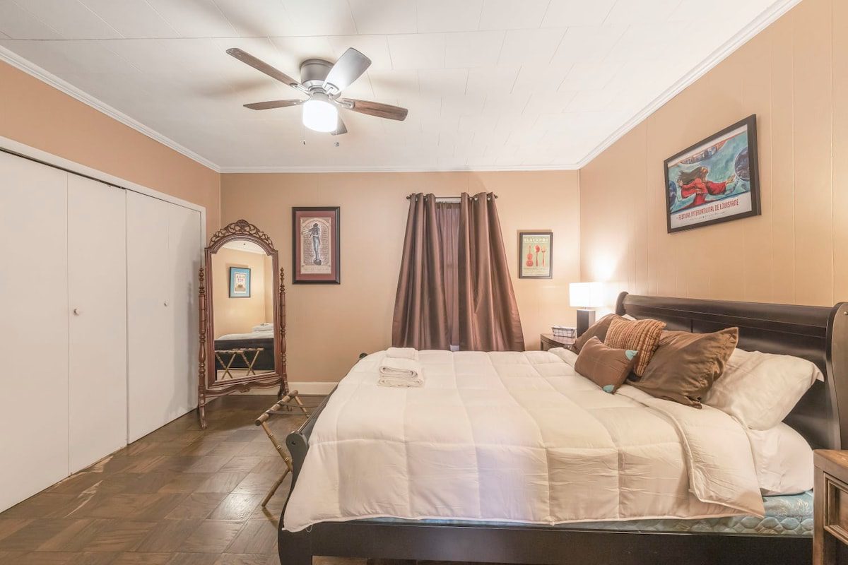 Cajun Stays-The Festival Room